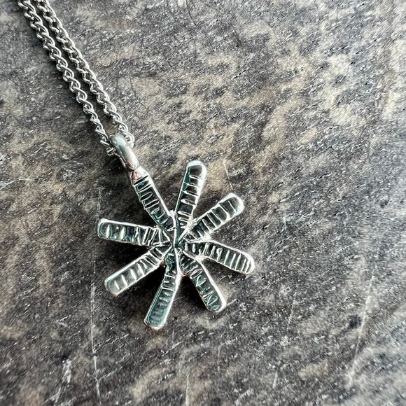Silver tone dainty minimalist simple starburst adjustable necklace - Picture 5 of 5